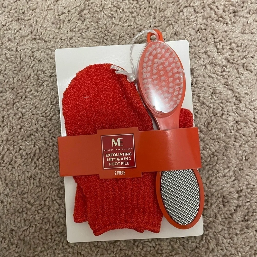 Modern expressions Essentials Exfoliating Mitt & 4-in-1 Foot File - Red - NWT